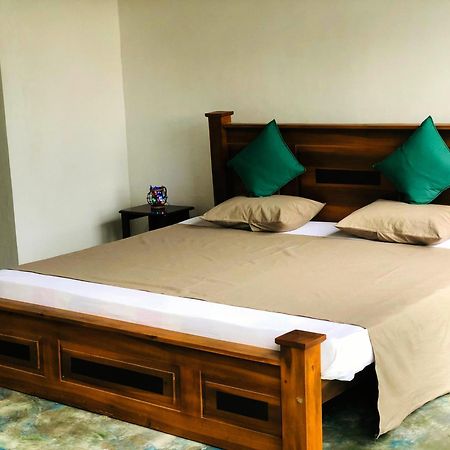 Barefoot Inn Kandy Eksteriør billede